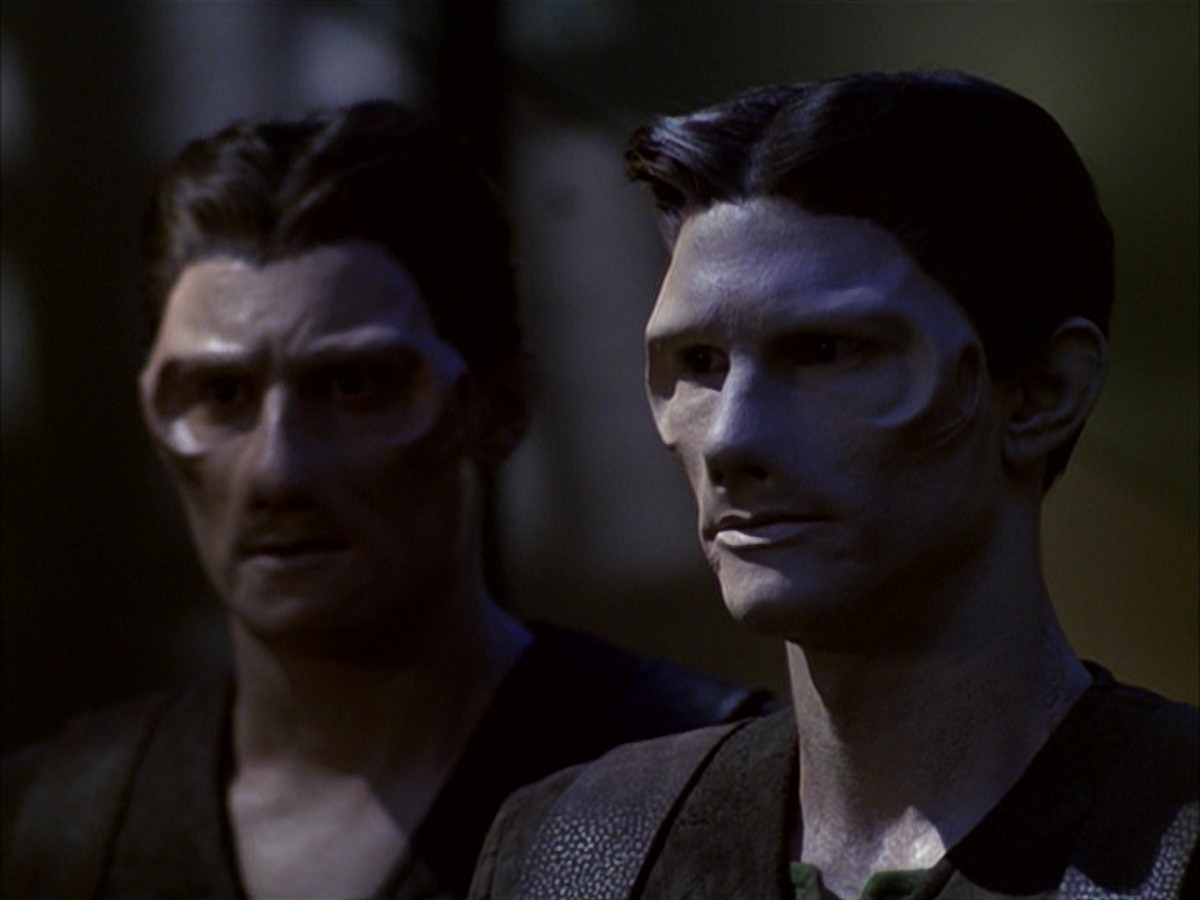 extant_StarTrek_VOY_7x09_7x10-FleshAndBlood_6024.jpg