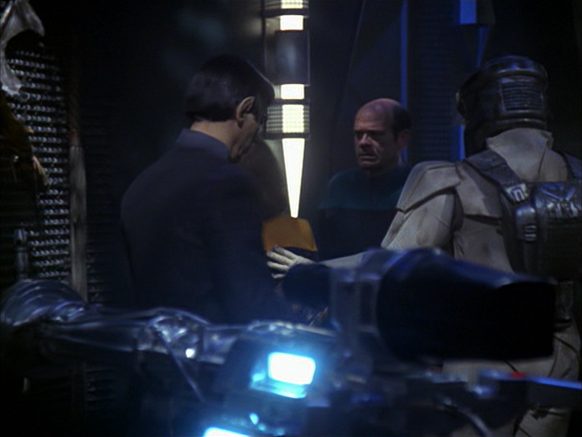 extant_StarTrek_VOY_7x09_7x10-FleshAndBlood_6065.jpg