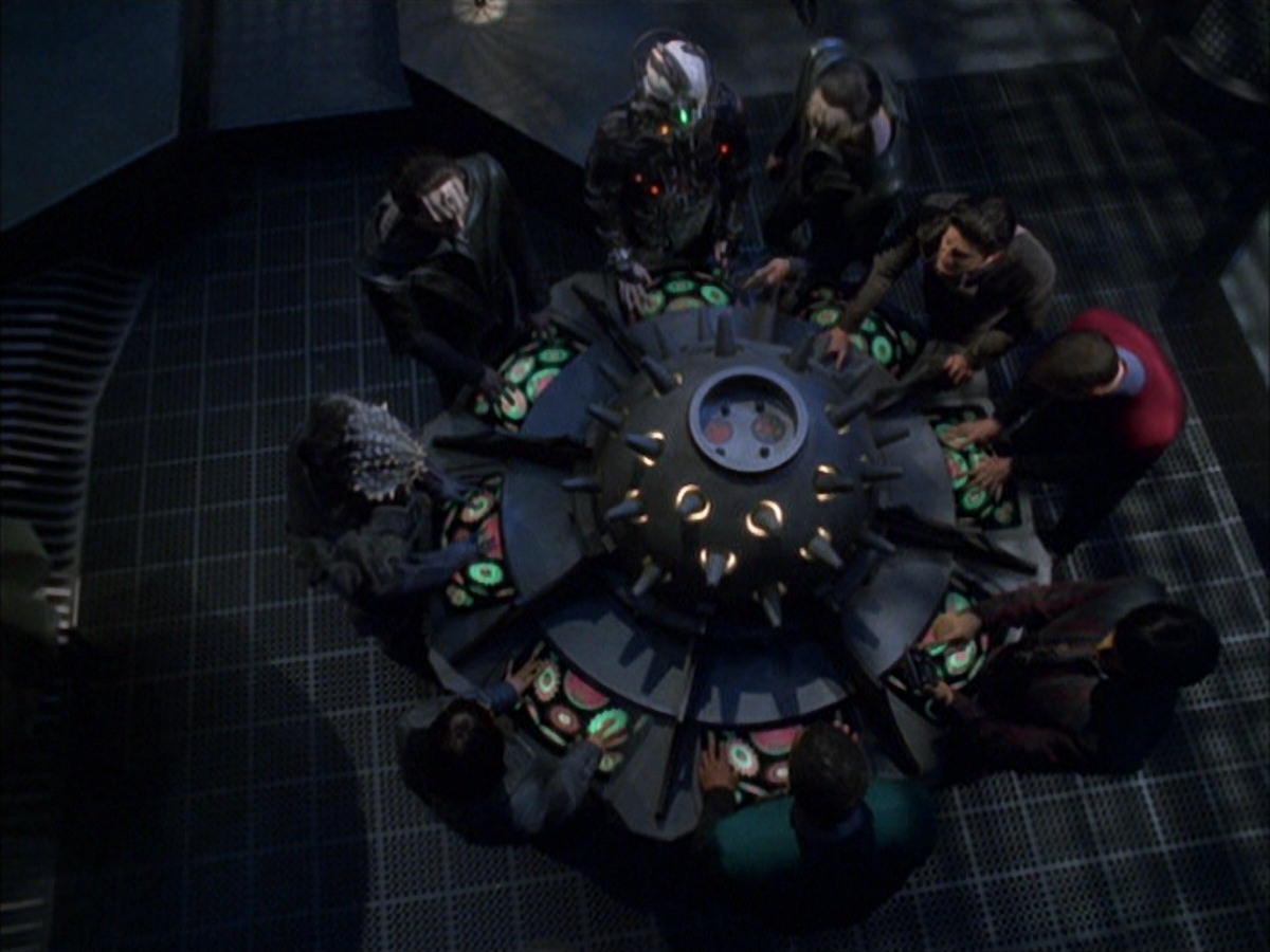extant_StarTrek_VOY_7x09_7x10-FleshAndBlood_6170.jpg