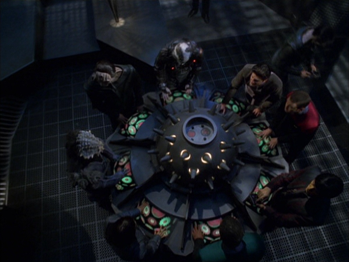 extant_StarTrek_VOY_7x09_7x10-FleshAndBlood_6172.jpg