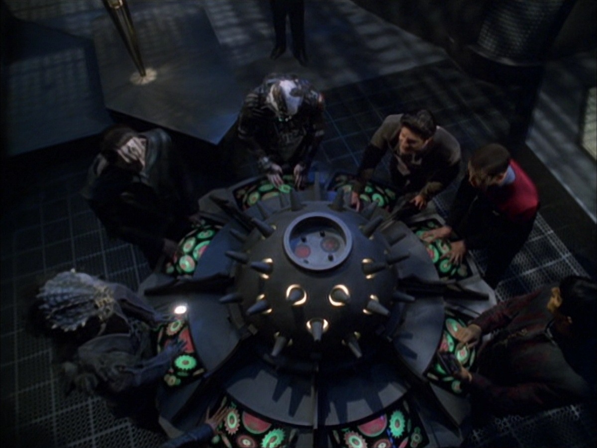 extant_StarTrek_VOY_7x09_7x10-FleshAndBlood_6174.jpg
