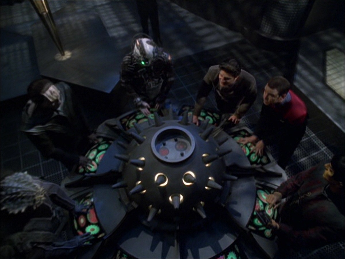 extant_StarTrek_VOY_7x09_7x10-FleshAndBlood_6175.jpg