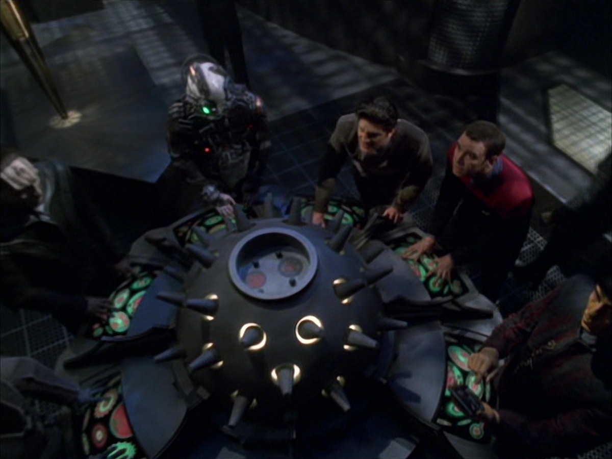 extant_StarTrek_VOY_7x09_7x10-FleshAndBlood_6176.jpg