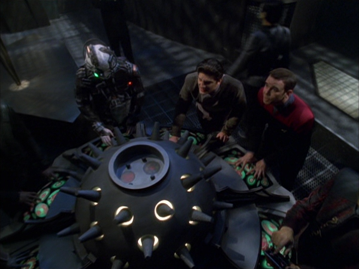 extant_StarTrek_VOY_7x09_7x10-FleshAndBlood_6177.jpg