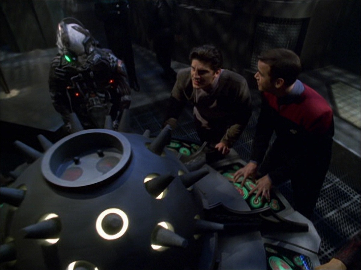extant_StarTrek_VOY_7x09_7x10-FleshAndBlood_6179.jpg