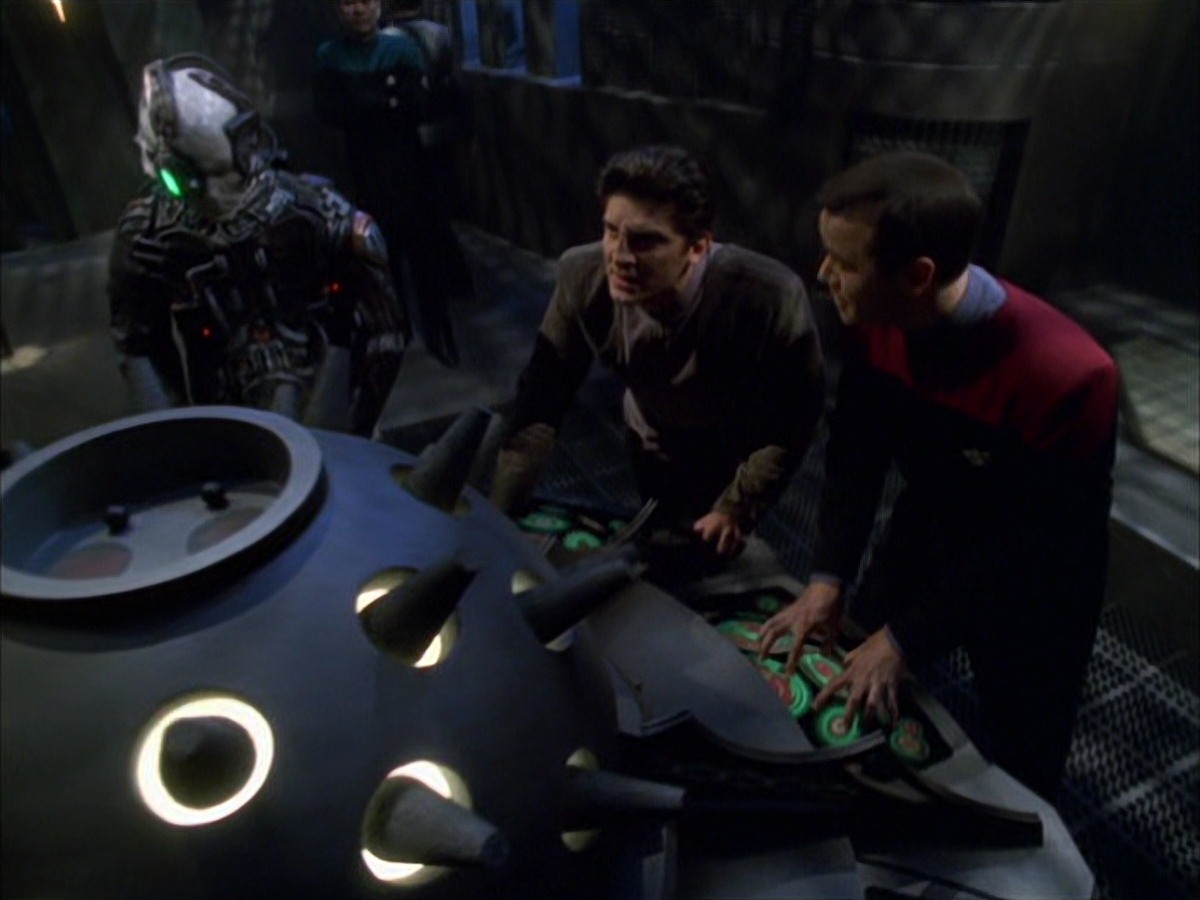 extant_StarTrek_VOY_7x09_7x10-FleshAndBlood_6180.jpg