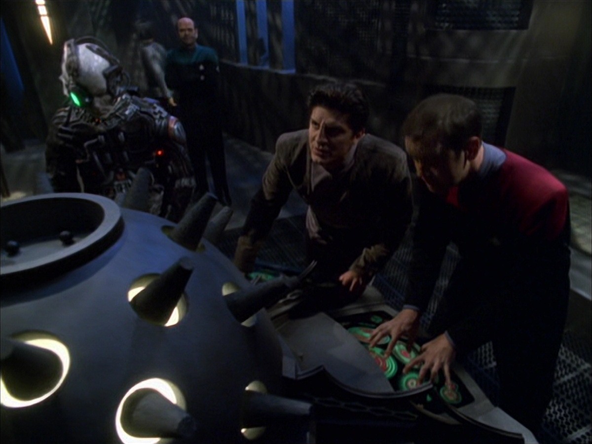 extant_StarTrek_VOY_7x09_7x10-FleshAndBlood_6181.jpg