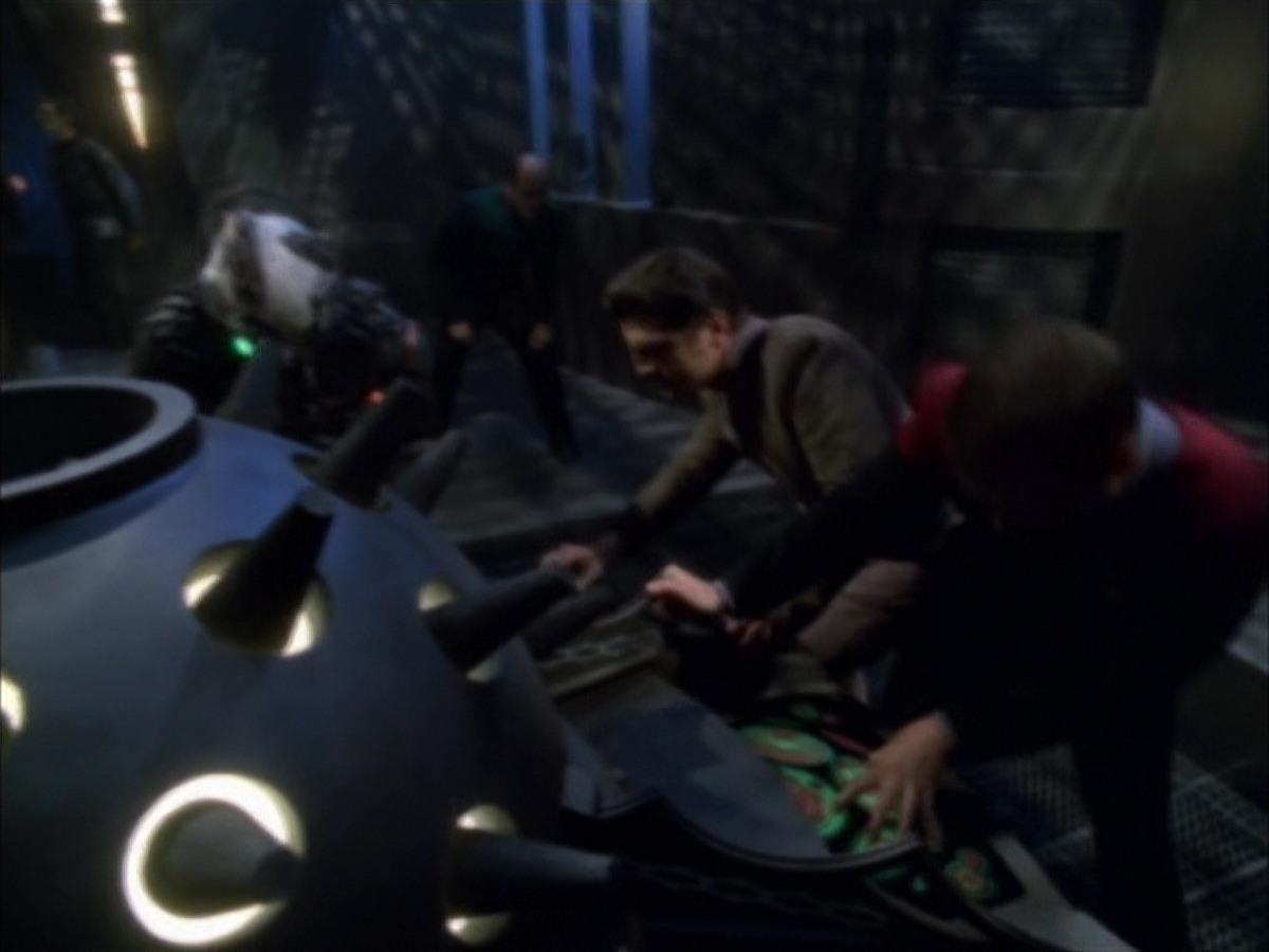 extant_StarTrek_VOY_7x09_7x10-FleshAndBlood_6186.jpg