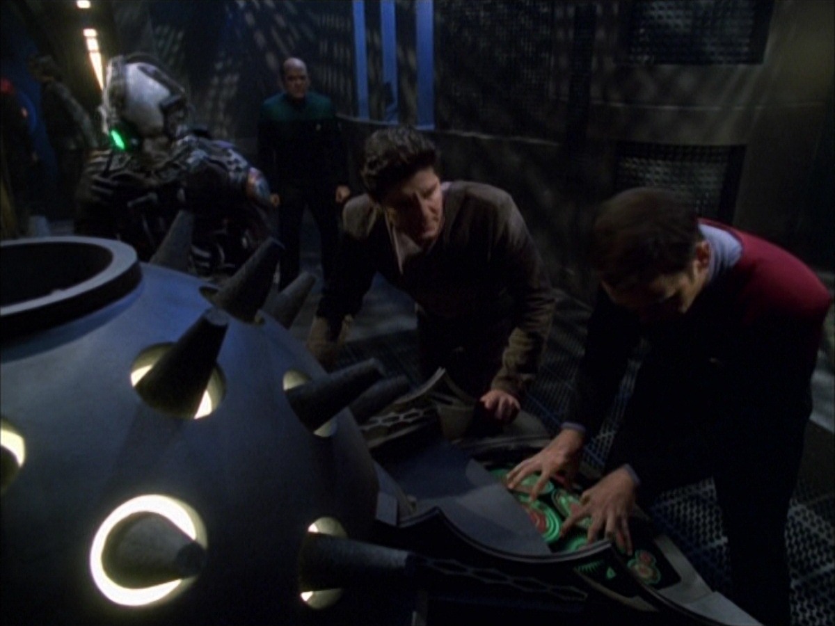 extant_StarTrek_VOY_7x09_7x10-FleshAndBlood_6188.jpg