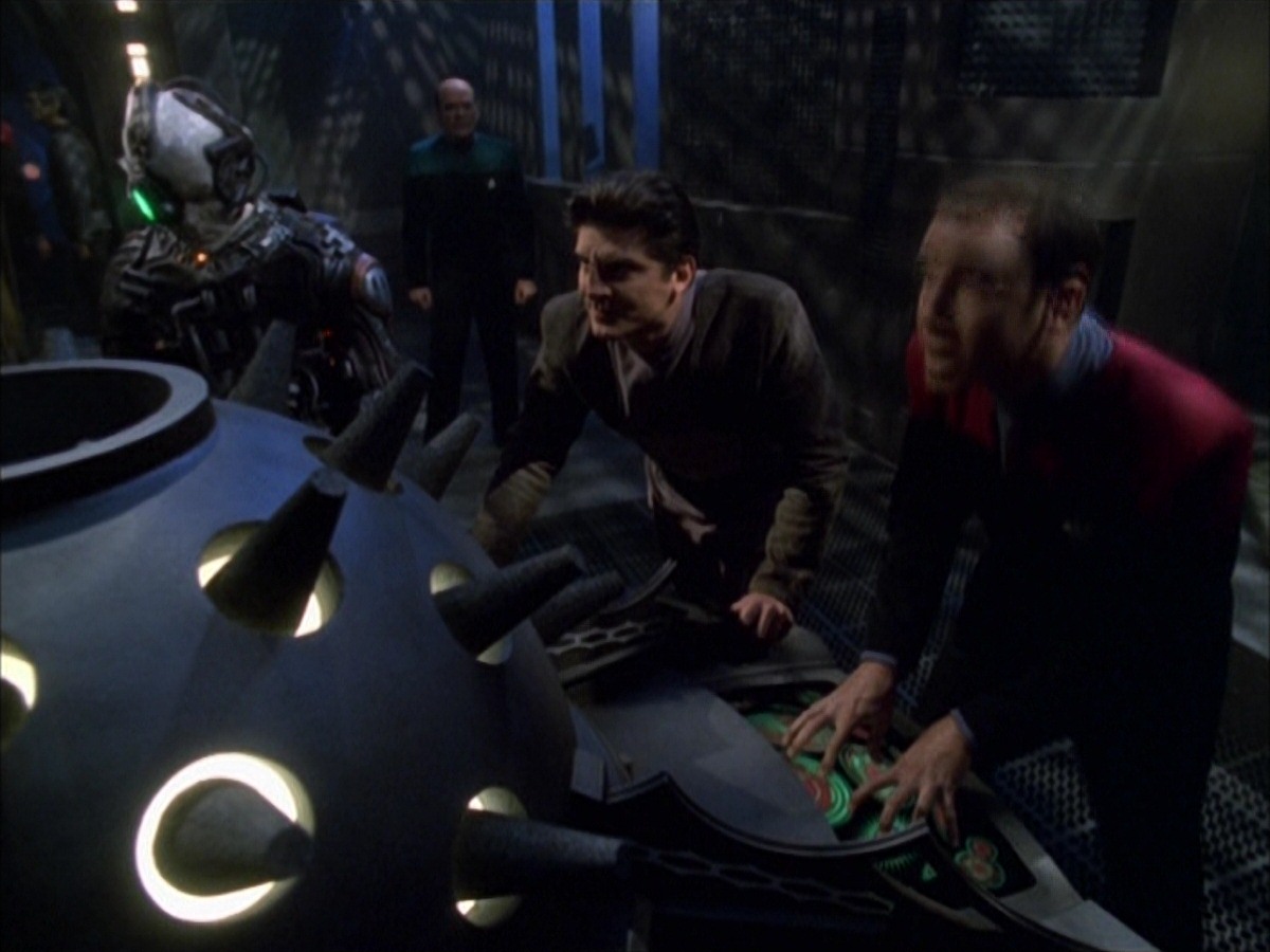 extant_StarTrek_VOY_7x09_7x10-FleshAndBlood_6189.jpg