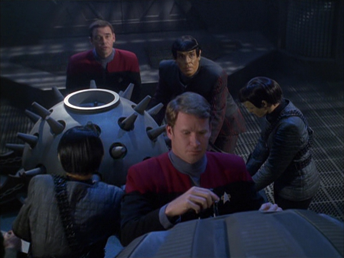 extant_StarTrek_VOY_7x09_7x10-FleshAndBlood_6247.jpg