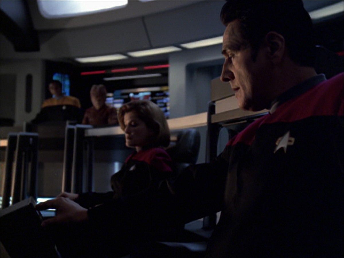 extant_StarTrek_VOY_7x09_7x10-FleshAndBlood_6262.jpg