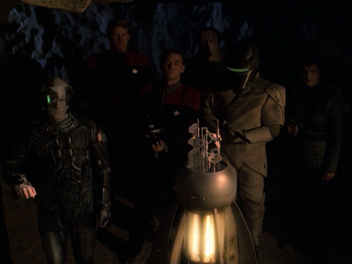 extant_StarTrek_VOY_7x09_7x10-FleshAndBlood_6347.jpg