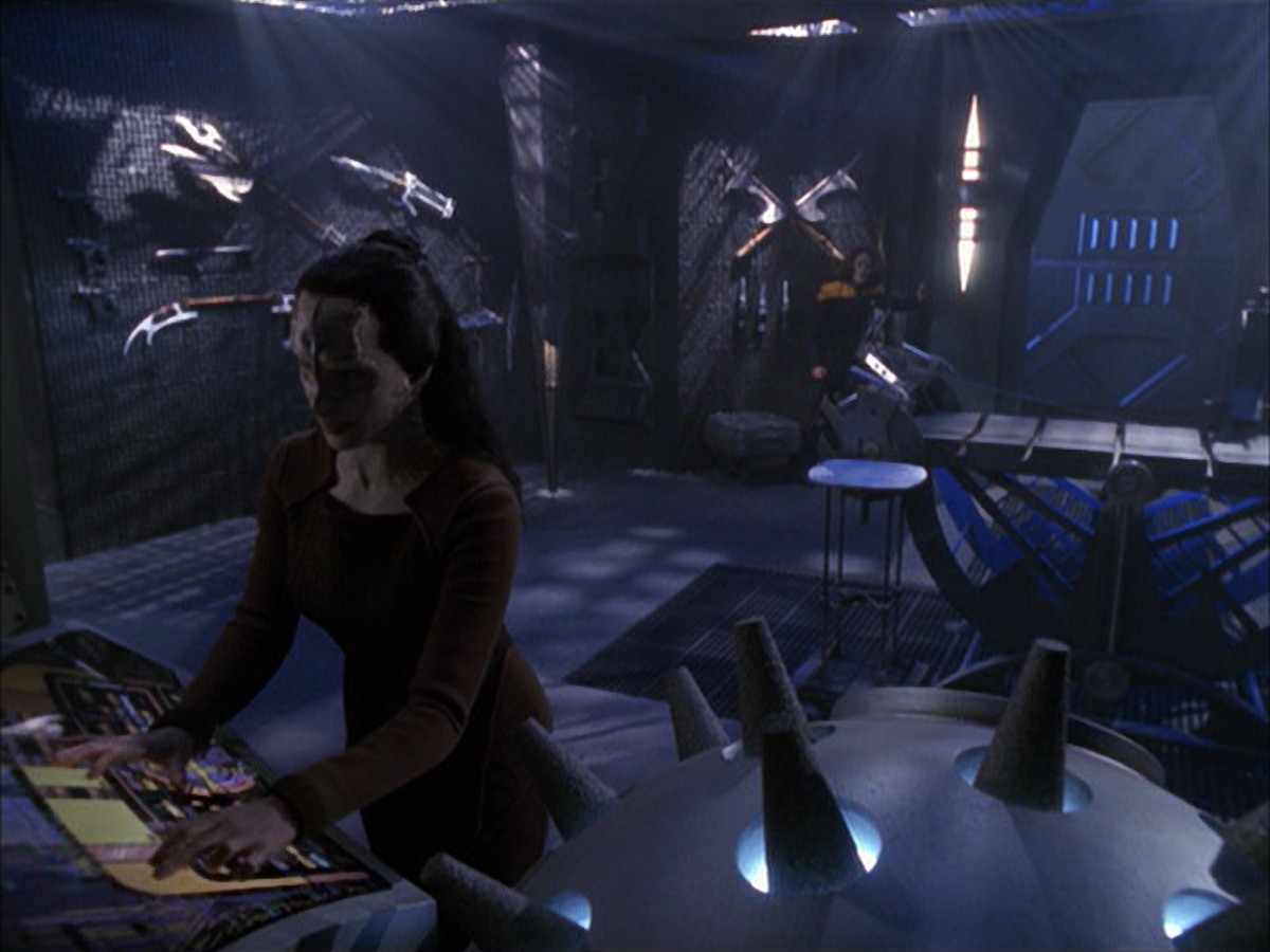 extant_StarTrek_VOY_7x09_7x10-FleshAndBlood_6388.jpg