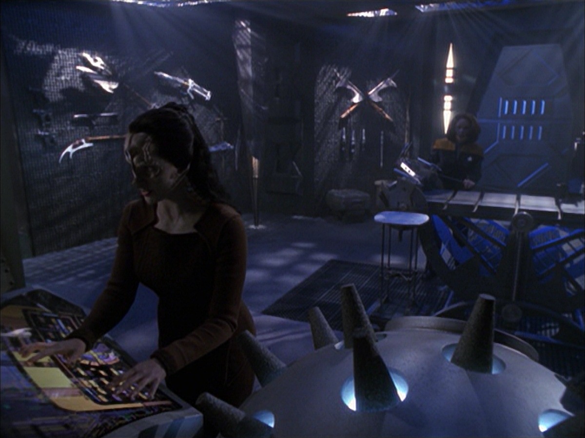 extant_StarTrek_VOY_7x09_7x10-FleshAndBlood_6406.jpg