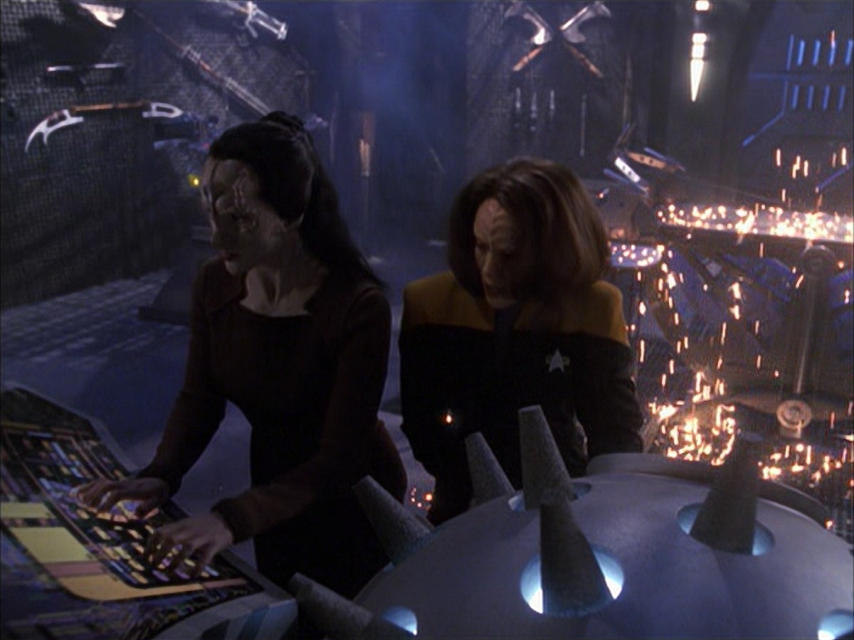 extant_StarTrek_VOY_7x09_7x10-FleshAndBlood_6441.jpg