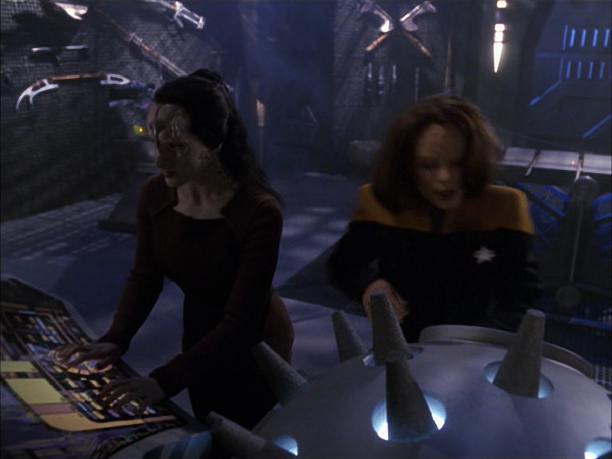 extant_StarTrek_VOY_7x09_7x10-FleshAndBlood_6442.jpg