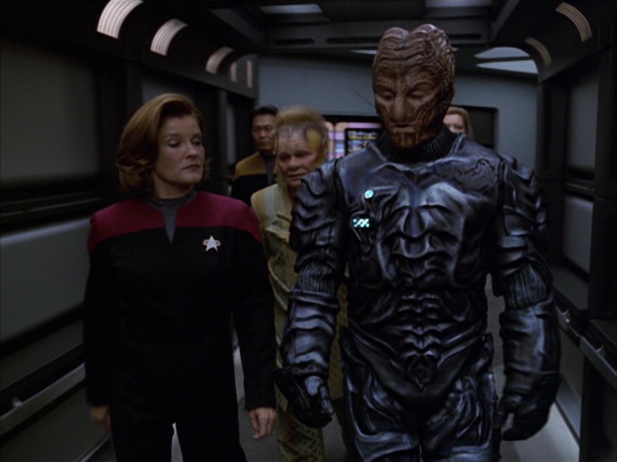 extant_StarTrek_VOY_7x09_7x10-FleshAndBlood_6661.jpg