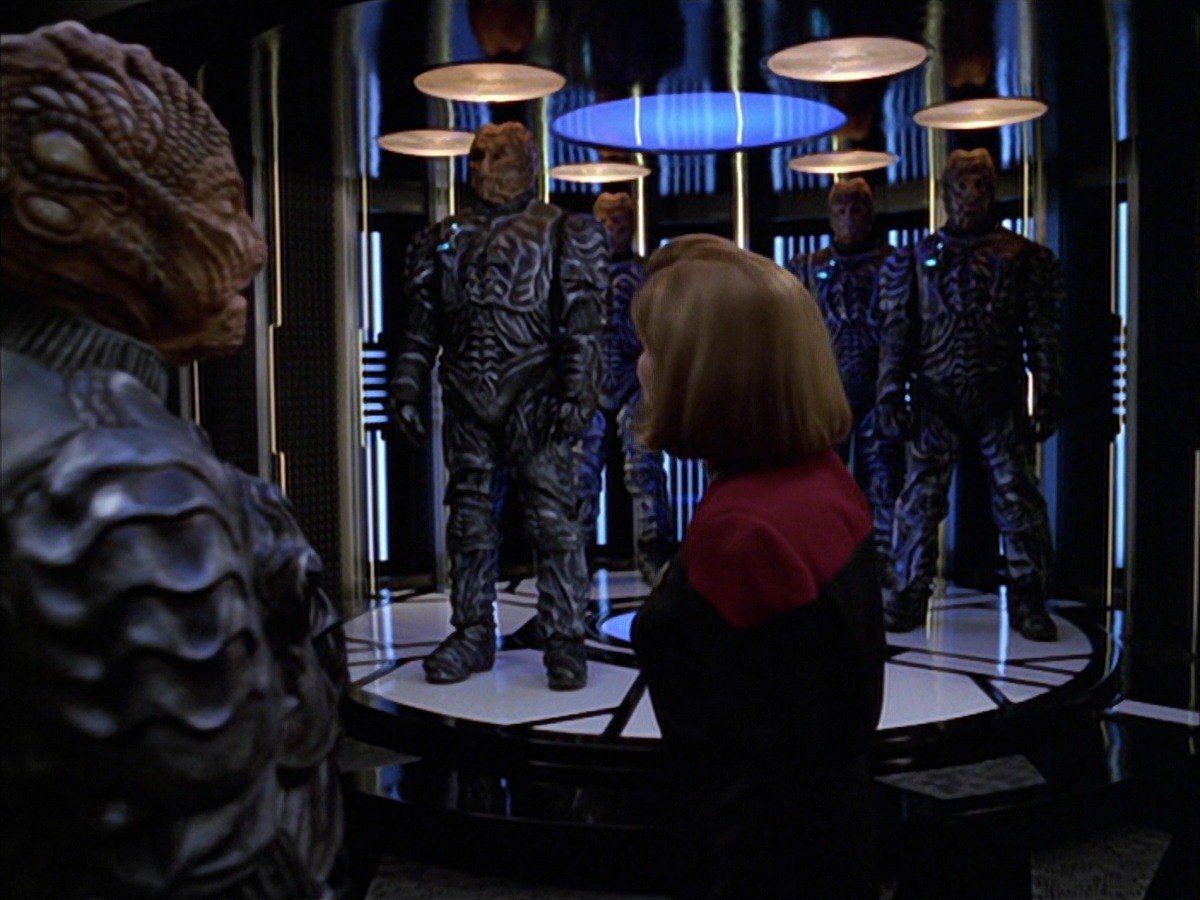 extant_StarTrek_VOY_7x09_7x10-FleshAndBlood_6703.jpg
