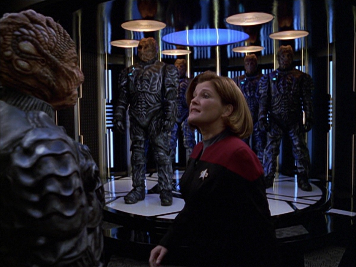 extant_StarTrek_VOY_7x09_7x10-FleshAndBlood_6704.jpg