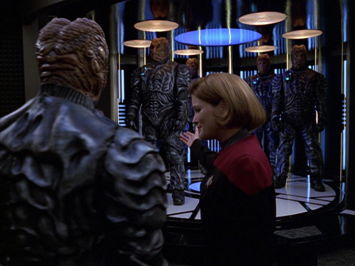 extant_StarTrek_VOY_7x09_7x10-FleshAndBlood_6725.jpg
