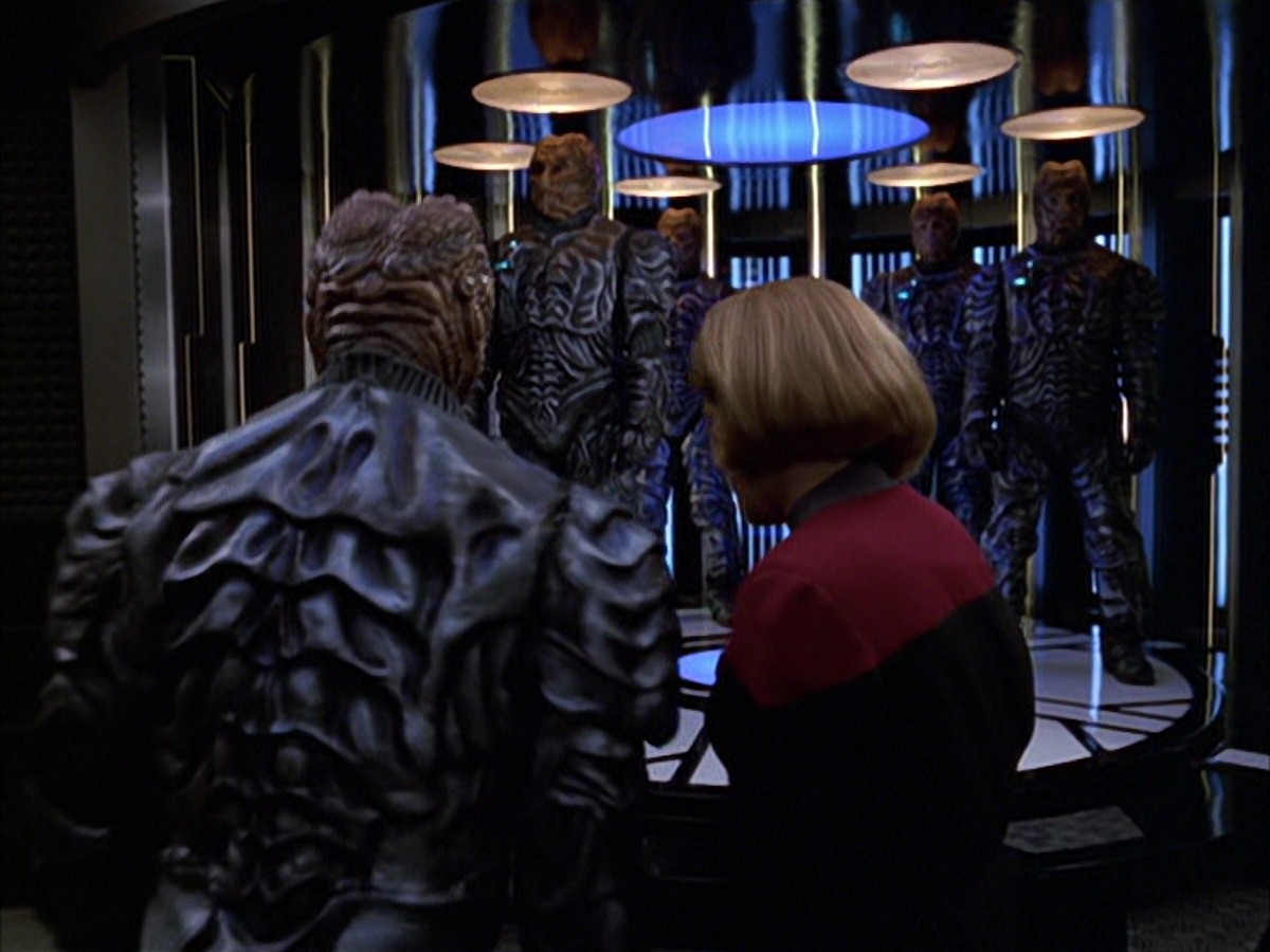 extant_StarTrek_VOY_7x09_7x10-FleshAndBlood_6726.jpg