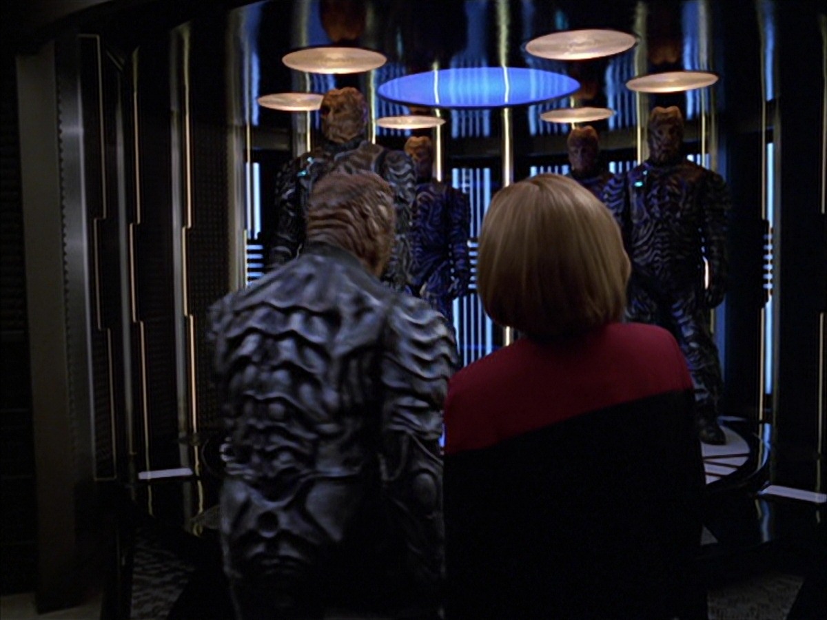 extant_StarTrek_VOY_7x09_7x10-FleshAndBlood_6727.jpg