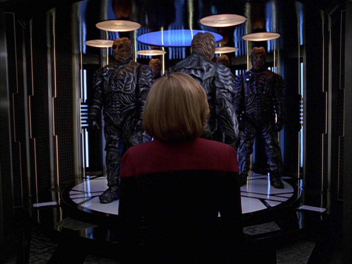 extant_StarTrek_VOY_7x09_7x10-FleshAndBlood_6729.jpg