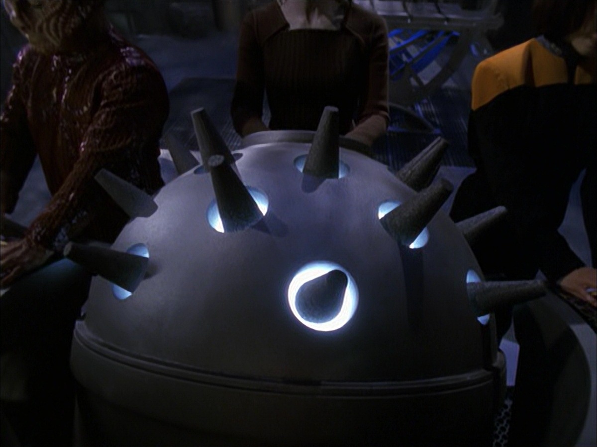 extant_StarTrek_VOY_7x09_7x10-FleshAndBlood_6755.jpg