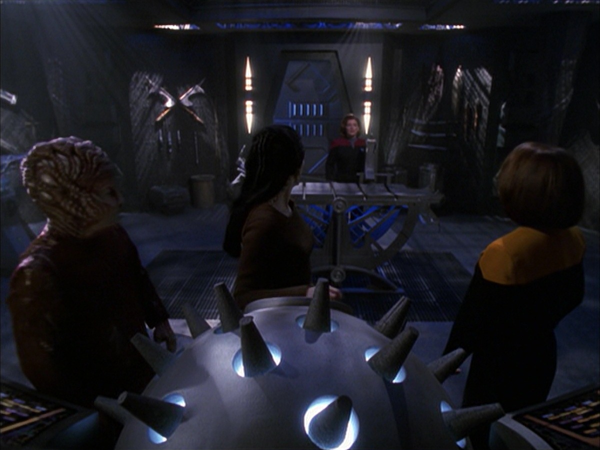 extant_StarTrek_VOY_7x09_7x10-FleshAndBlood_6760.jpg