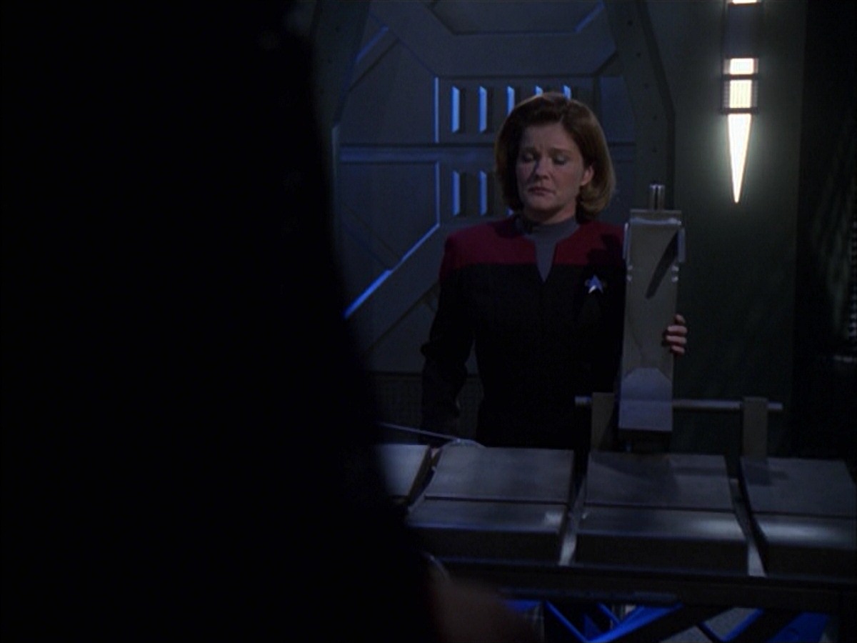 extant_StarTrek_VOY_7x09_7x10-FleshAndBlood_6802.jpg