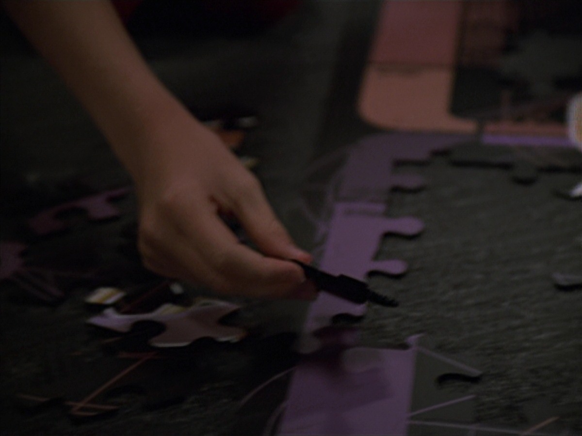 extant_StarTrek_VOY_7x11-Shattered_0014.jpg
