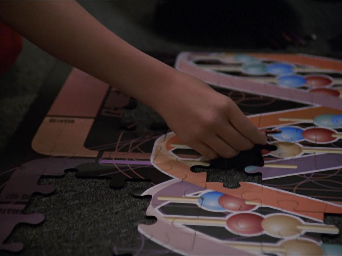 extant_StarTrek_VOY_7x11-Shattered_0018.jpg