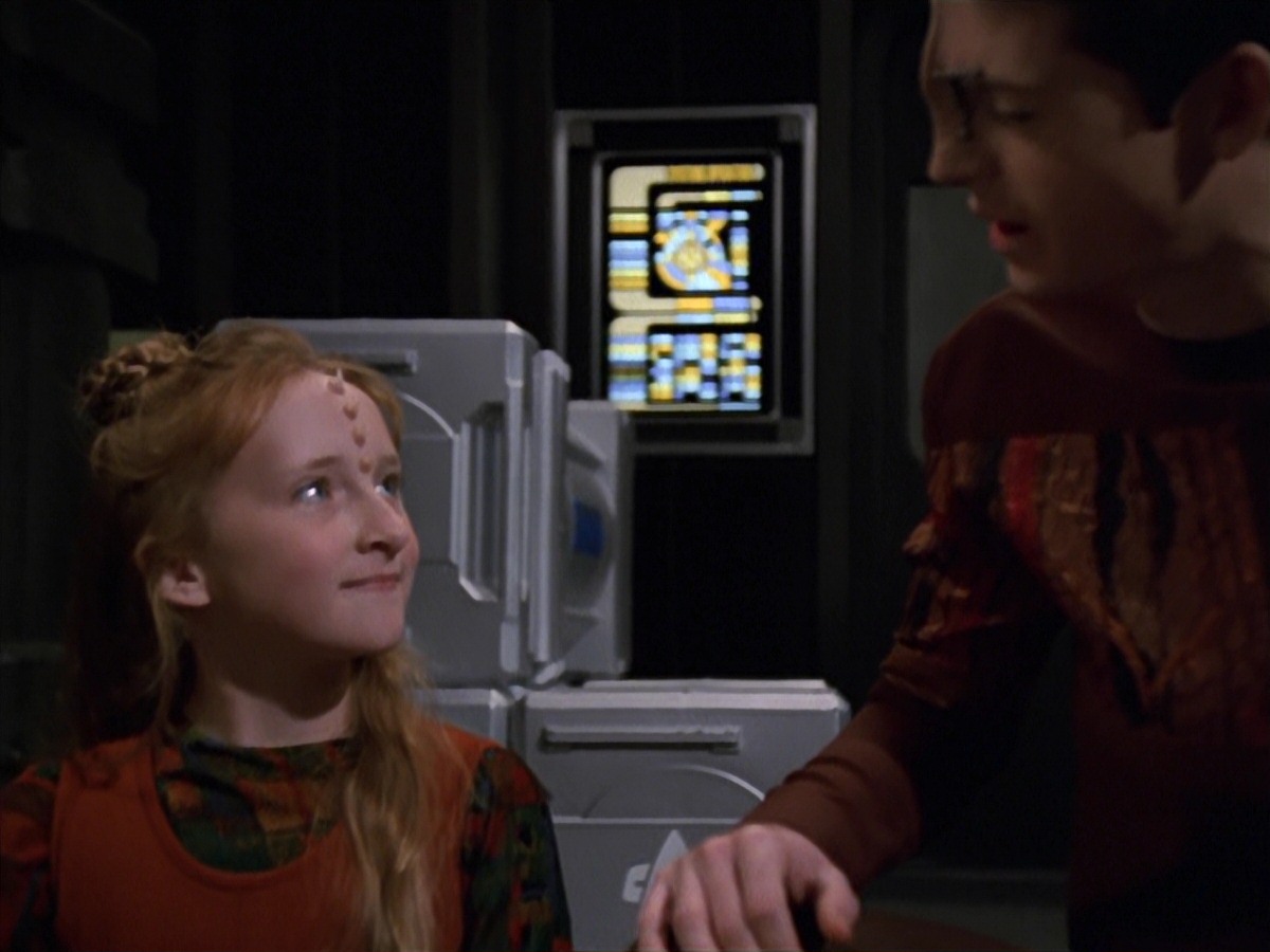 extant_StarTrek_VOY_7x11-Shattered_0026.jpg