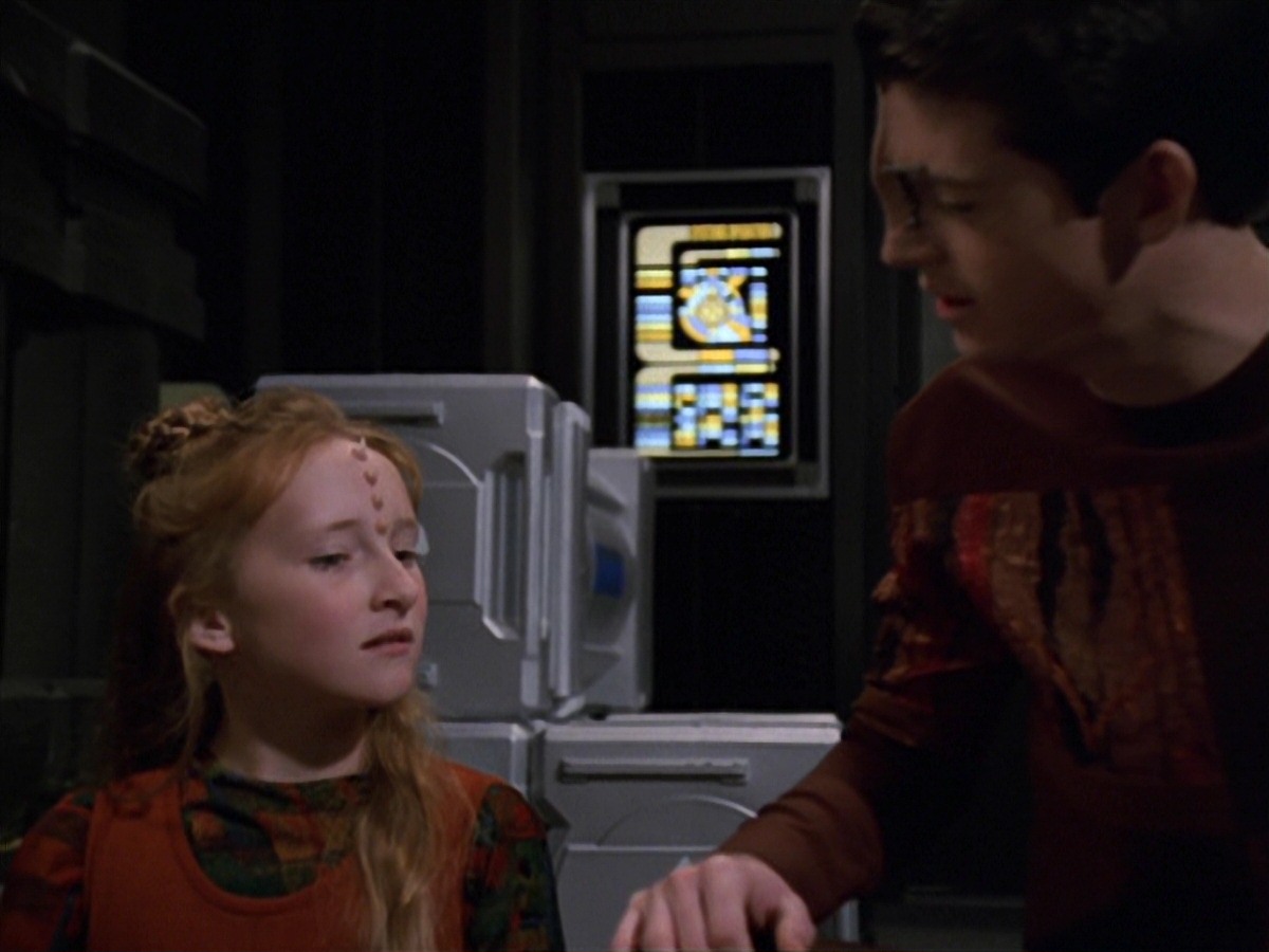 extant_StarTrek_VOY_7x11-Shattered_0027.jpg