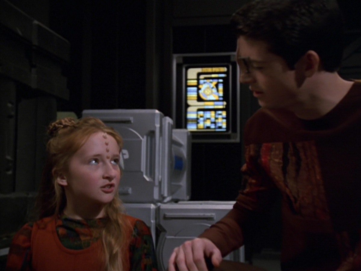 extant_StarTrek_VOY_7x11-Shattered_0028.jpg