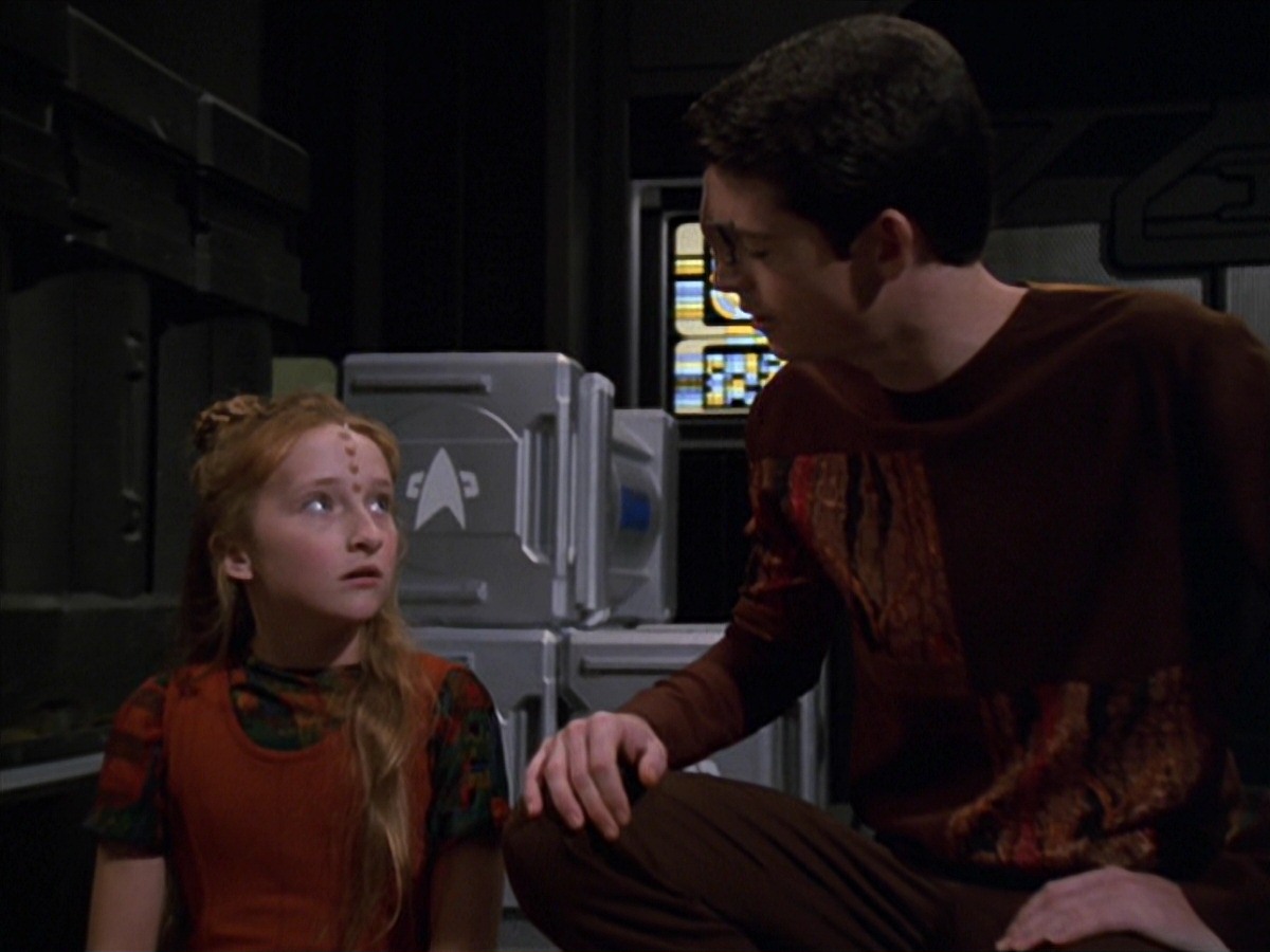 extant_StarTrek_VOY_7x11-Shattered_0032.jpg
