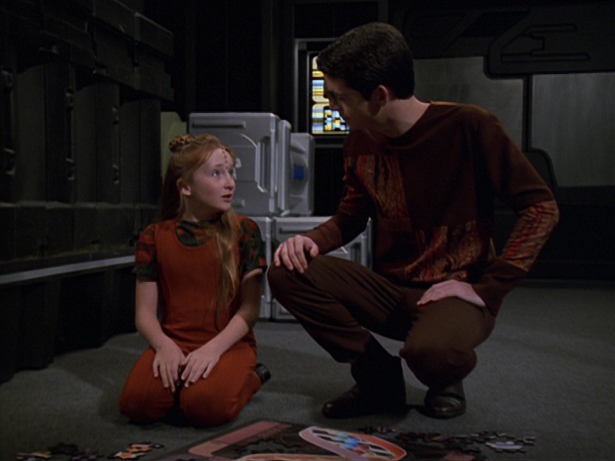 extant_StarTrek_VOY_7x11-Shattered_0044.jpg