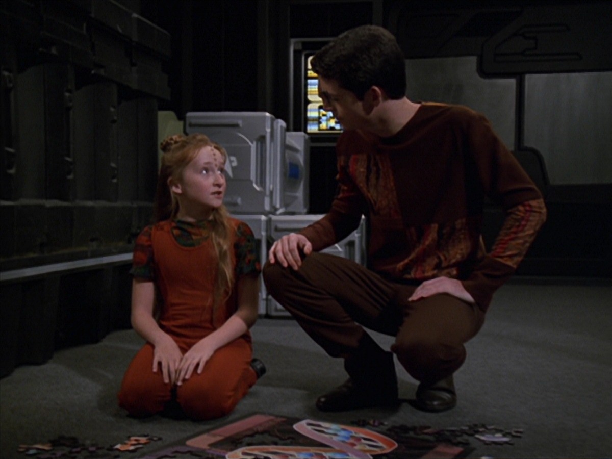 extant_StarTrek_VOY_7x11-Shattered_0045.jpg