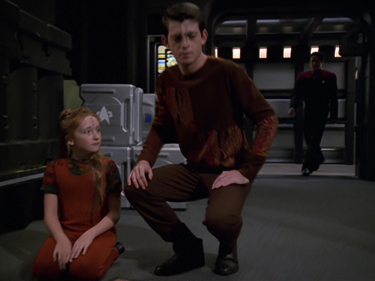 extant_StarTrek_VOY_7x11-Shattered_0048.jpg