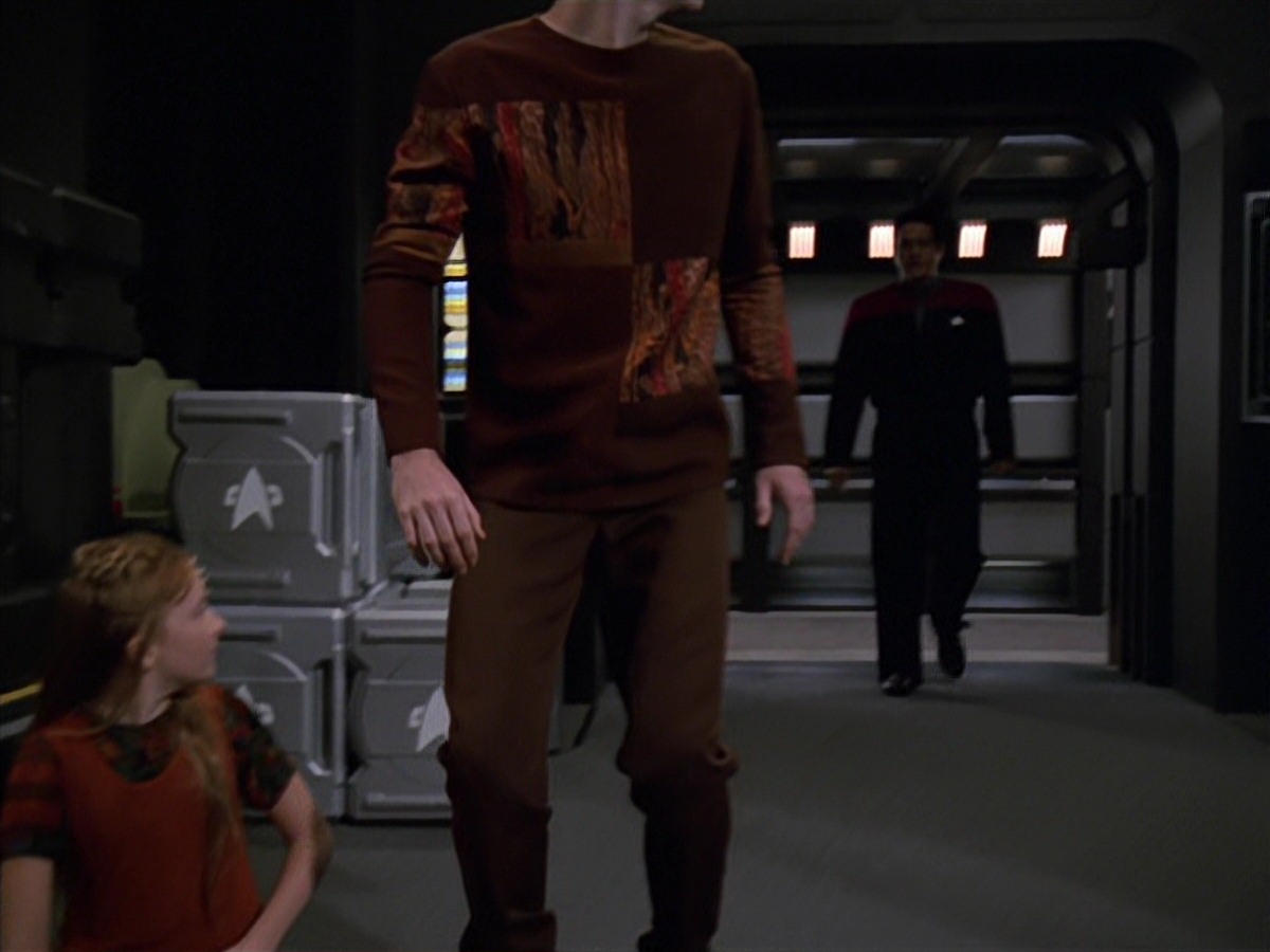 extant_StarTrek_VOY_7x11-Shattered_0049.jpg