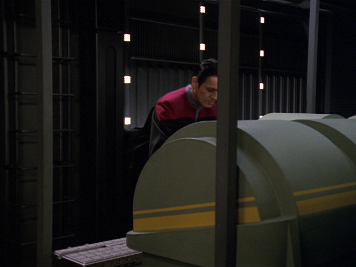 extant_StarTrek_VOY_7x11-Shattered_0058.jpg