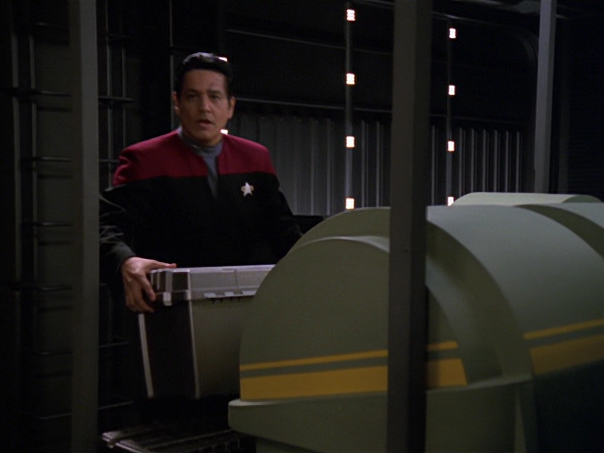 extant_StarTrek_VOY_7x11-Shattered_0060.jpg