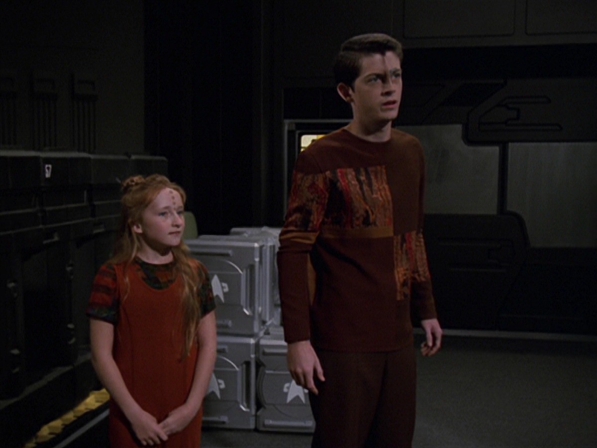 extant_StarTrek_VOY_7x11-Shattered_0063.jpg