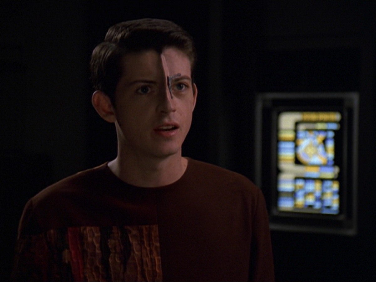 extant_StarTrek_VOY_7x11-Shattered_0068.jpg