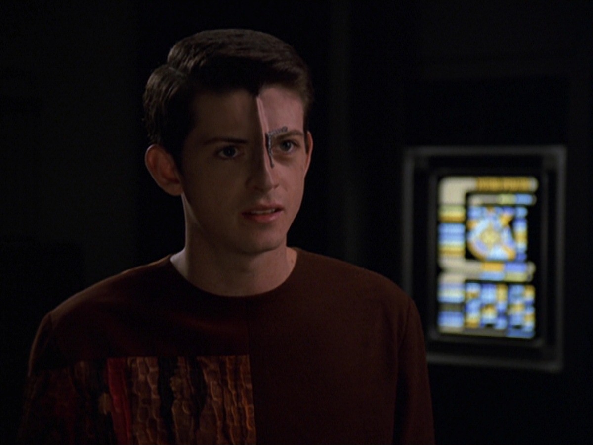 extant_StarTrek_VOY_7x11-Shattered_0069.jpg