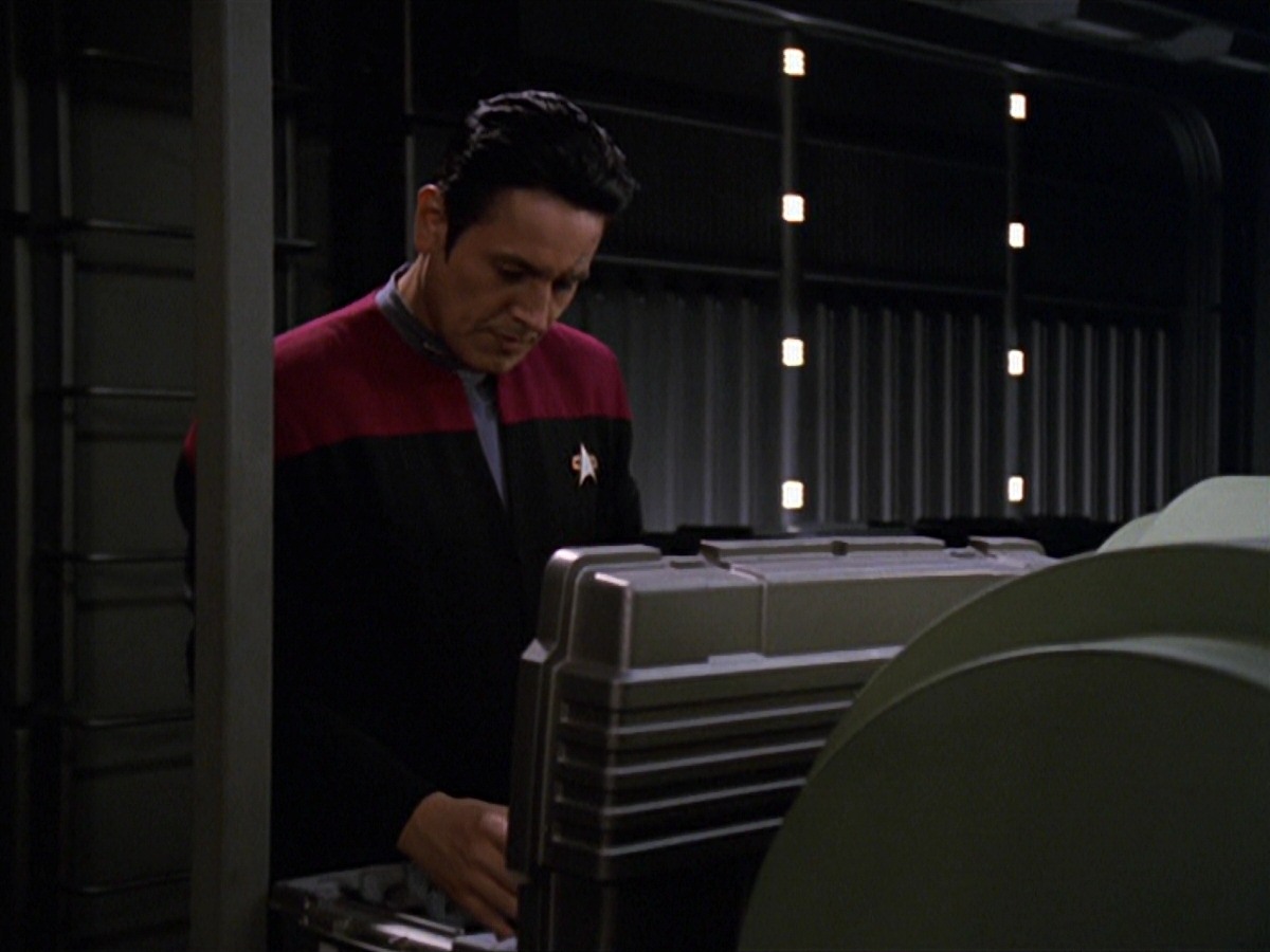 extant_StarTrek_VOY_7x11-Shattered_0070.jpg