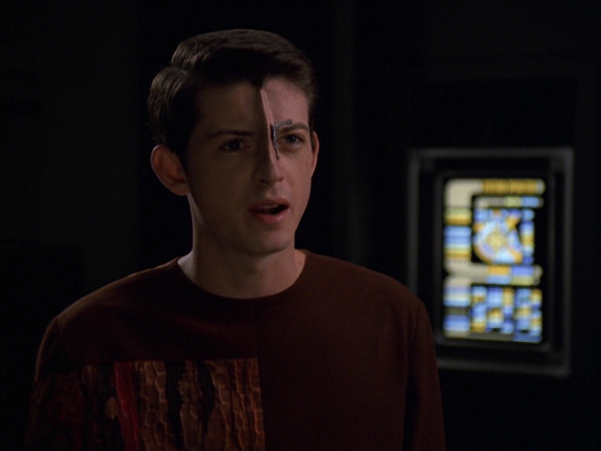 extant_StarTrek_VOY_7x11-Shattered_0072.jpg