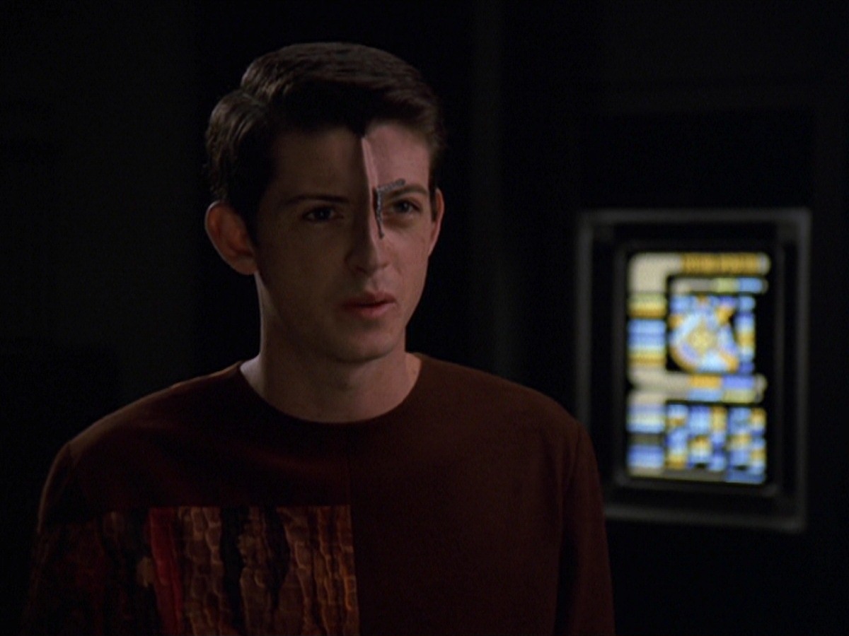 extant_StarTrek_VOY_7x11-Shattered_0075.jpg