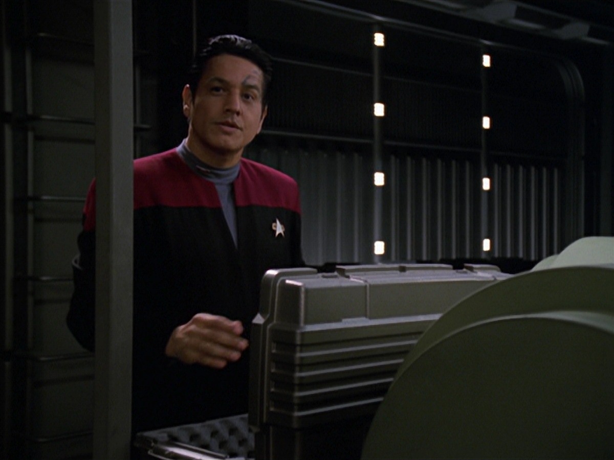 extant_StarTrek_VOY_7x11-Shattered_0078.jpg